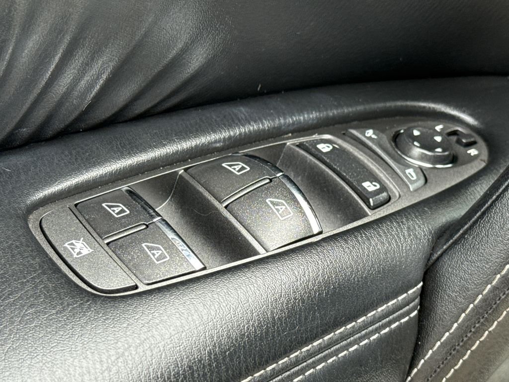 Used 2020 White Nissan Platinum image 22