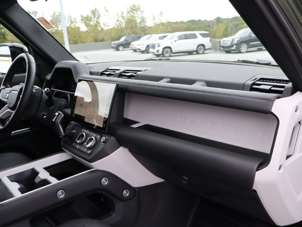 Used 2026 Woolstone Green Metallic Land Rover X-Dynamic SE image 9