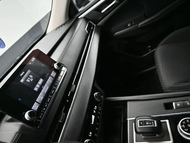 Used 2022 Black Mitsubishi ES image 21