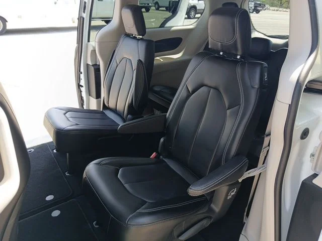 Used 2024 White Chrysler Touring L image 17