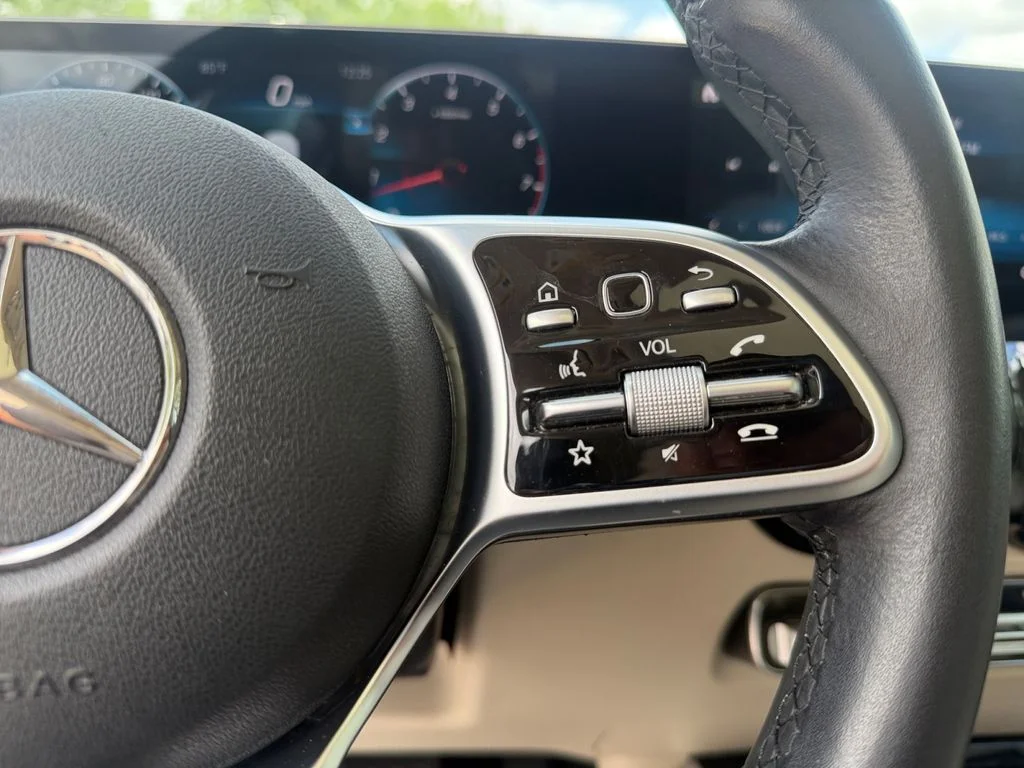 Used 2022  Mercedes-Benz GLB 250 image 25