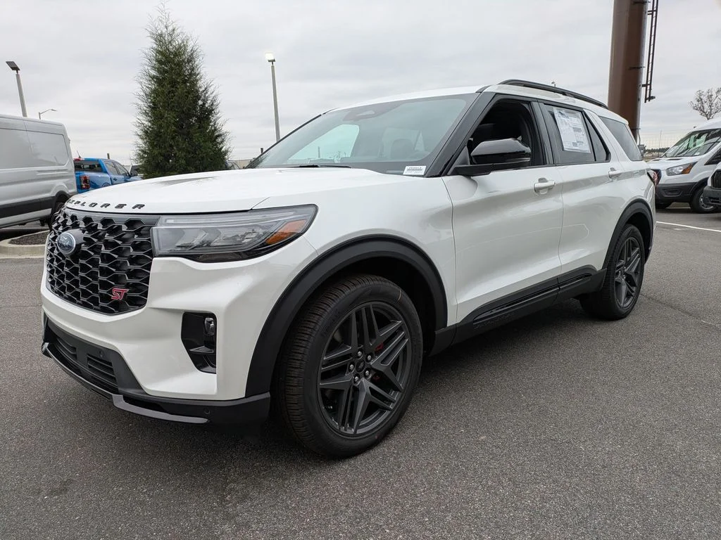 New 2026 Star White Metallic Tri-Coat Ford ST image 8