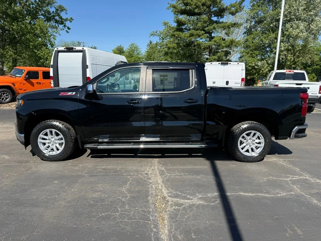 Used 2020 Black Chevrolet LT image 9