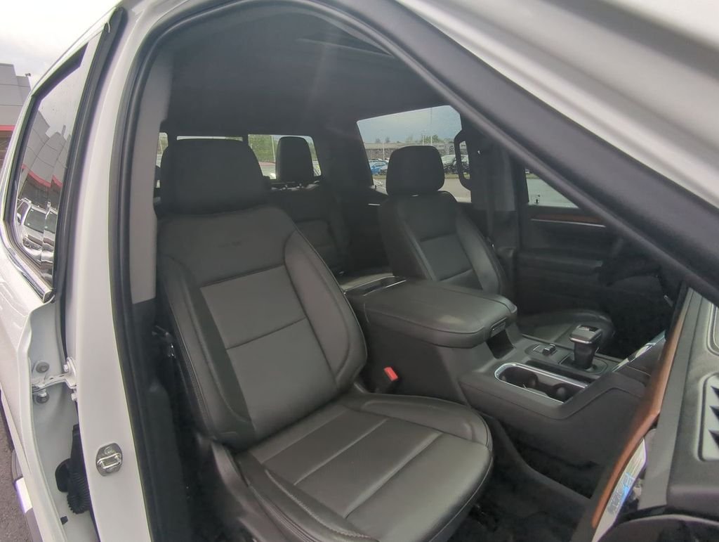 Used 2023 White GMC Denali image 27