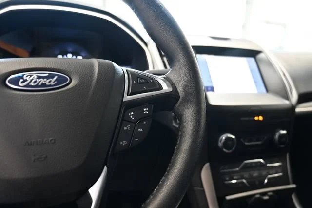 Used 2020 Red Ford SEL image 22