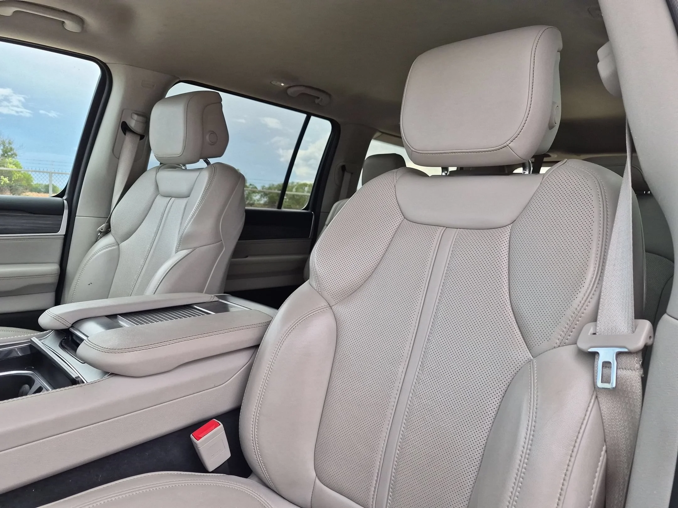 Used 2024 White Jeep Series II image 13