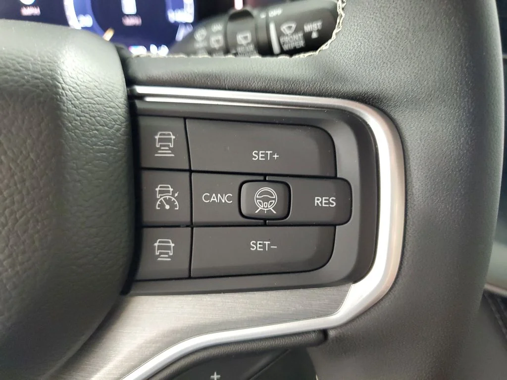 New 2026 Baltic-Gray Metallic Clear-Coat Exterior Paint Jeep Limited Altitude image 23