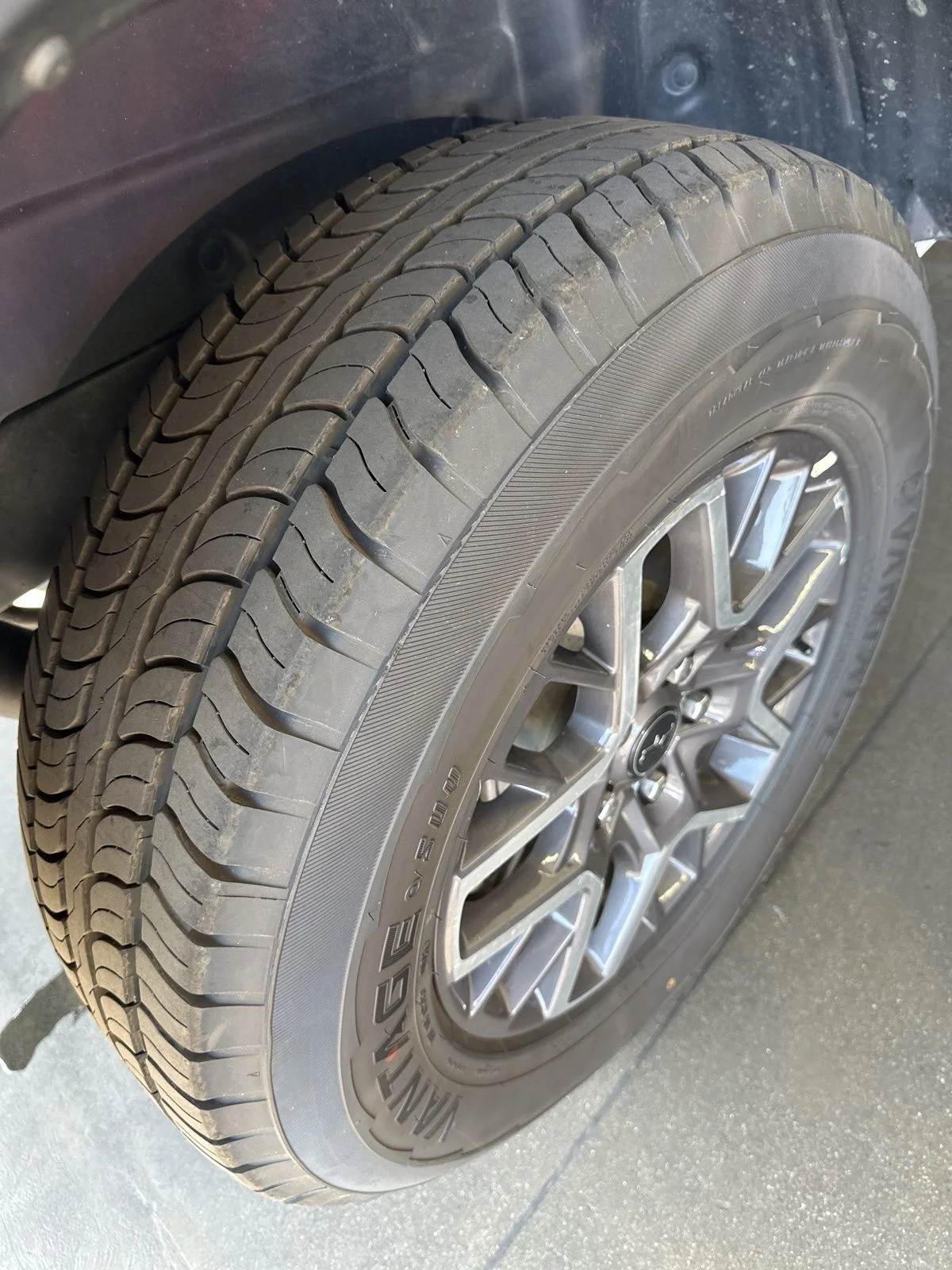 Used 2025 White Jeep Sahara image 3