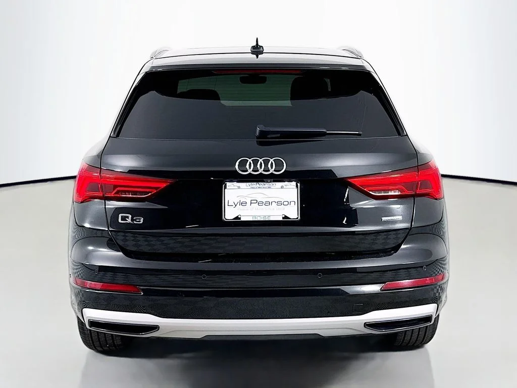 Used 2019 Mythos Black Metallic Audi 2.0T Premium Plus image 10