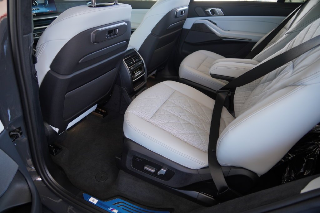 New 2027 Gray Metallic BMW xDrive40i image 28