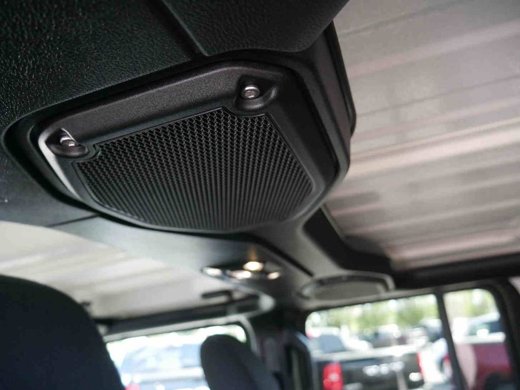 Used 2023 Green Jeep Sahara image 19