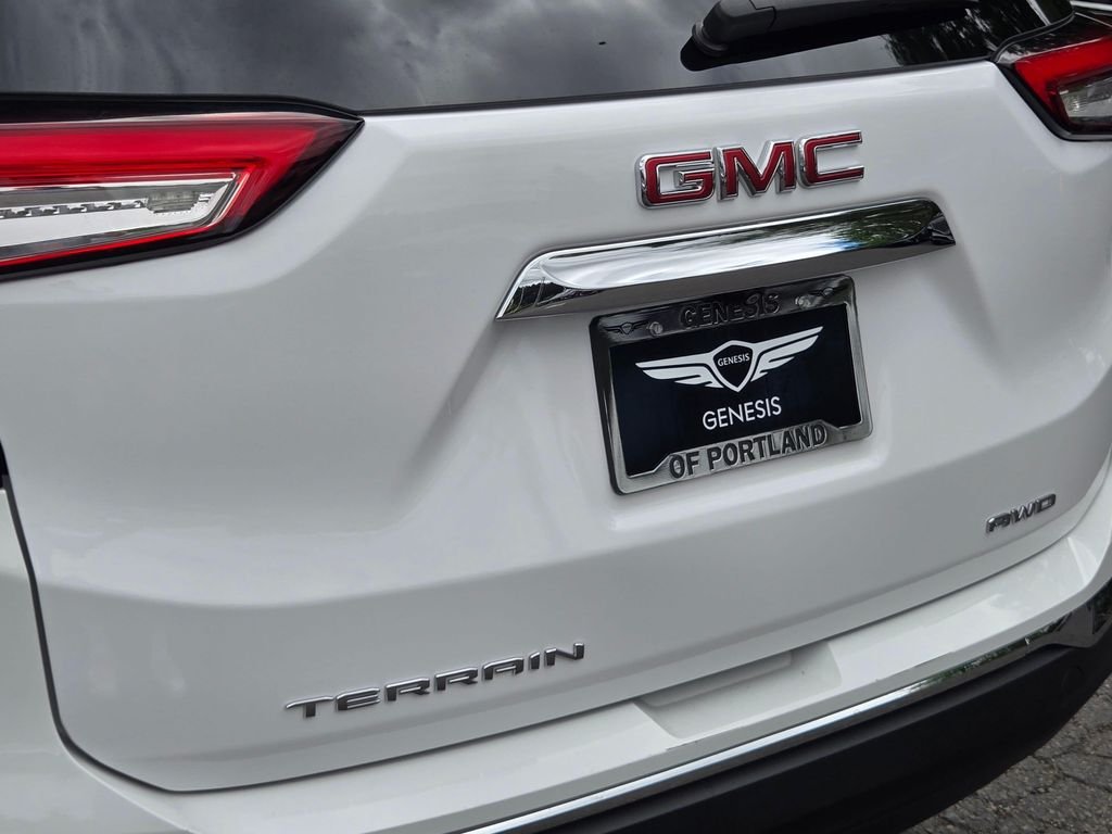 Used 2024 Summit White GMC SLT image 14