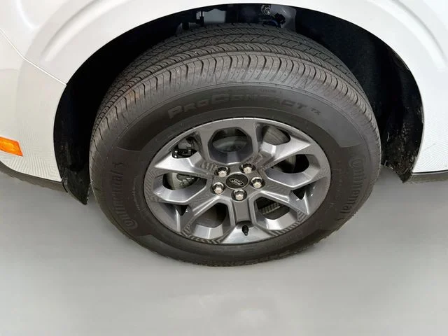 Used 2025 White Metallic Ford XLT image 28