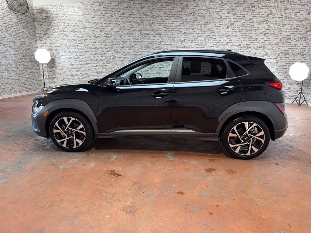 Used 2023 Abyss Black Pearl Hyundai Limited image 4