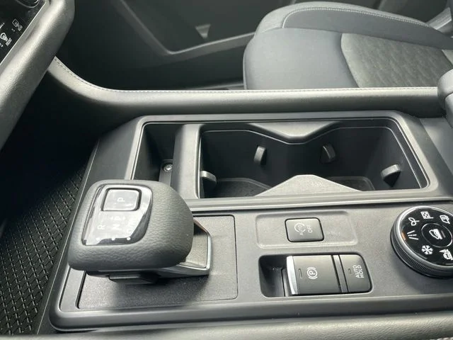 Used 2024 White Nissan S image 19