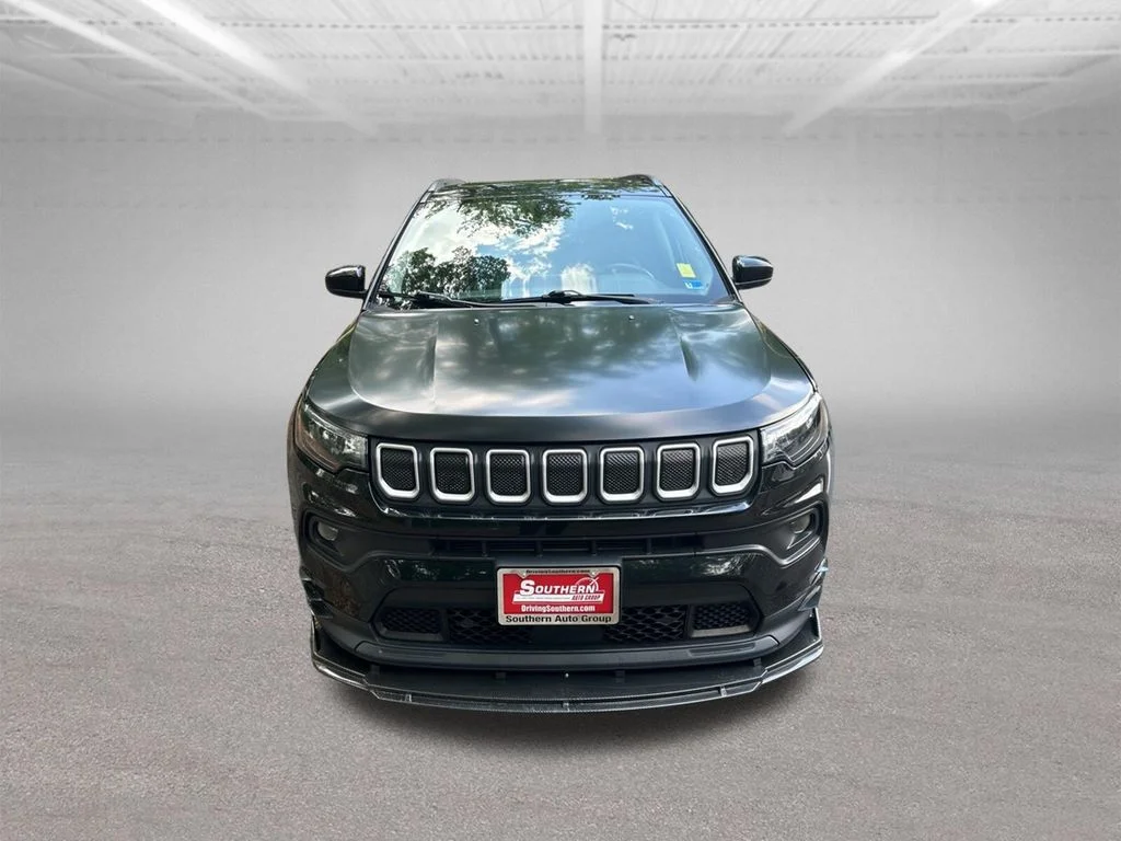 Used 2022 Black Jeep Latitude Lux image 9
