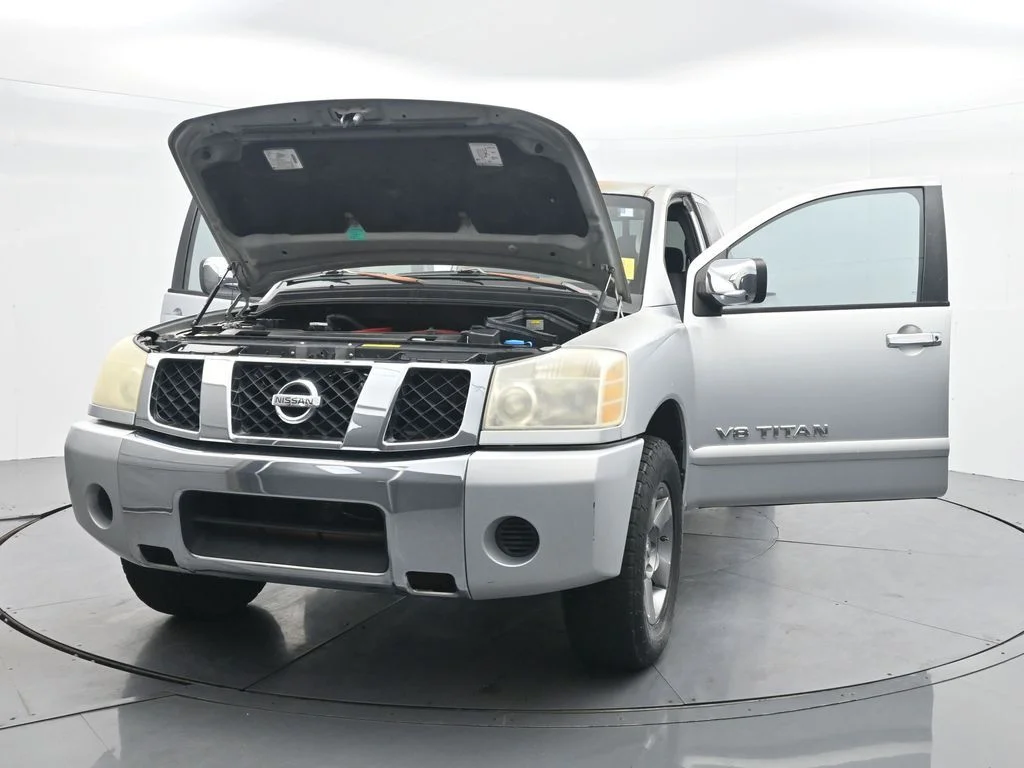 Used 2005 Silver Nissan SE image 38