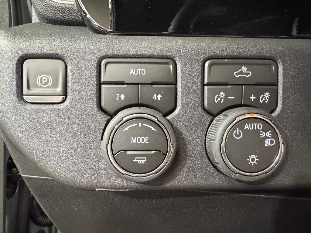 New 2026 Sterling Gray Metallic Chevrolet LT (2FL) image 18