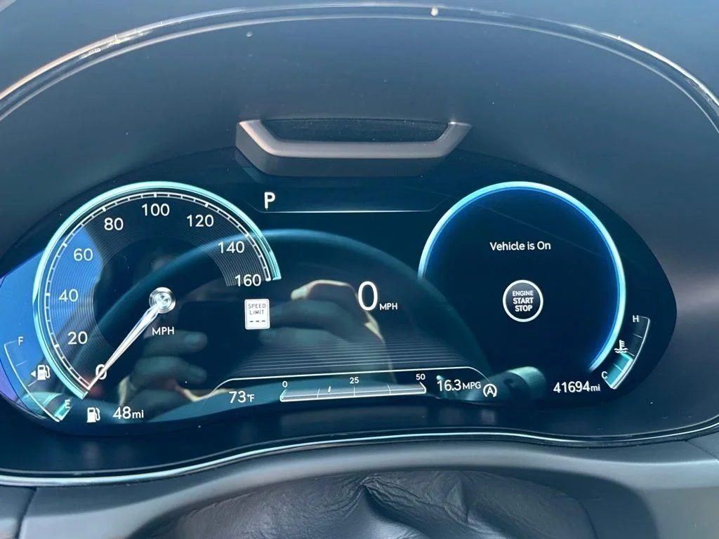 Used 2023 White Genesis 2.5T image 18