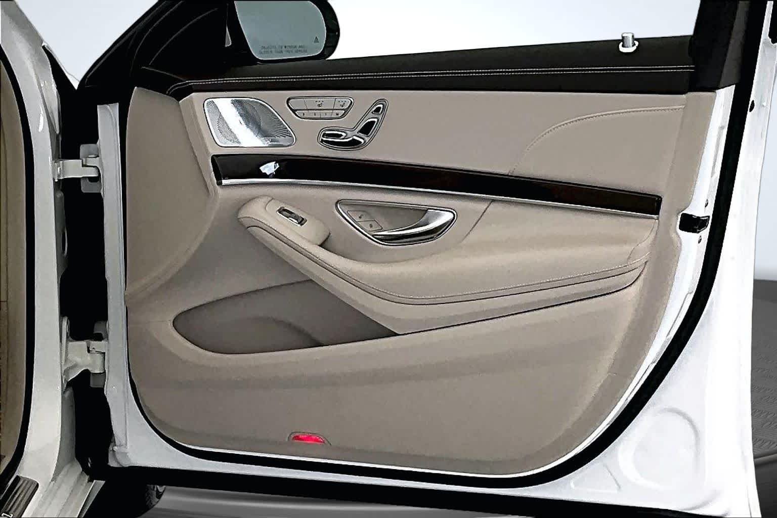 Used 2019 designo Diamond White Mercedes-Benz S 560 image 24