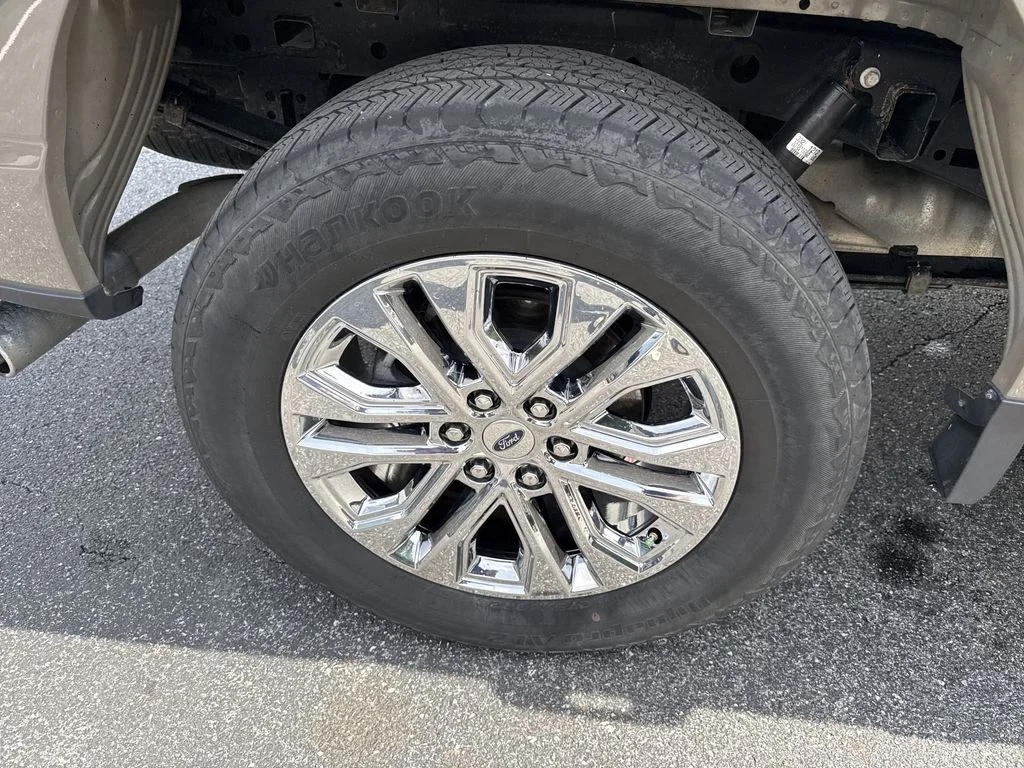 Used 2025 Gray Ford Lariat image 17