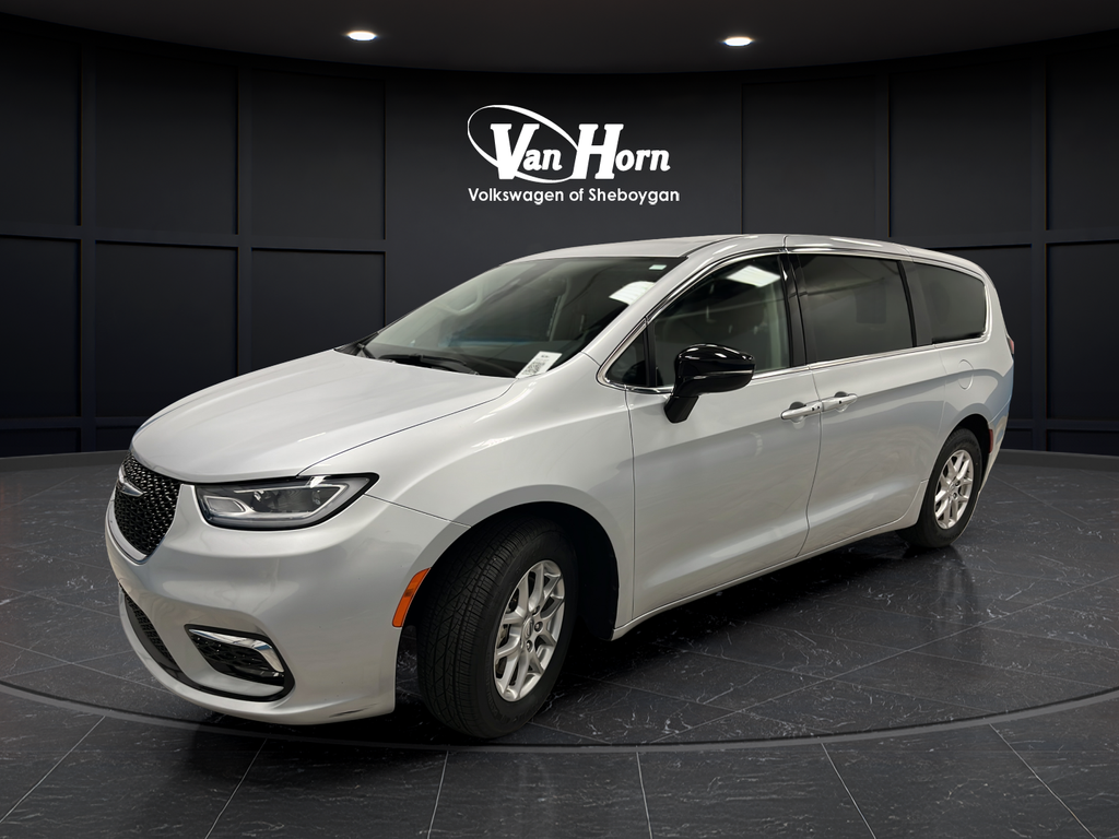 Used 2024 Silver Mist Clearcoat Chrysler Touring L image 3