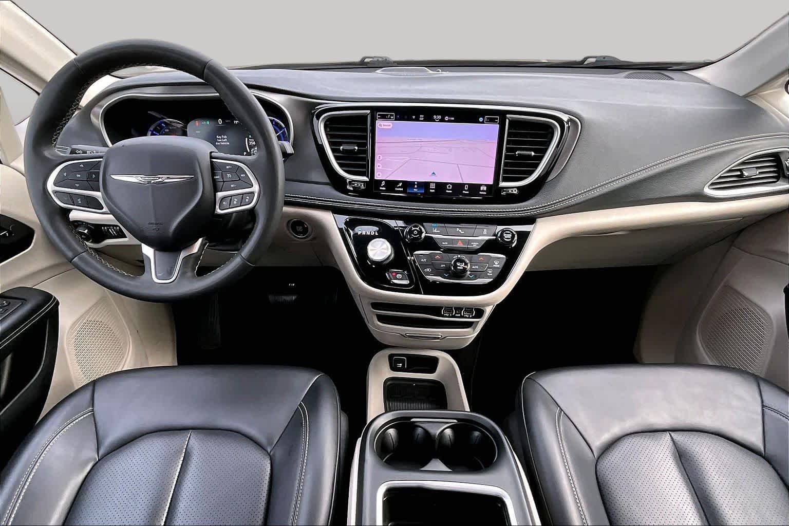 Used 2024 Brilliant Black Crystal Pearlcoat Chrysler Hybrid Select image 16