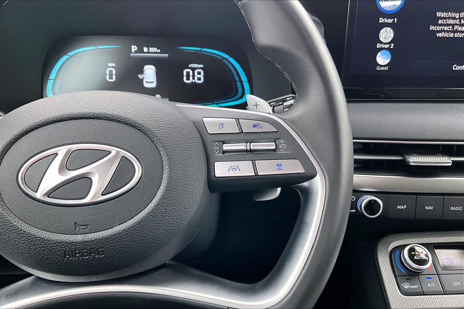Used 2025 Hyper White Hyundai SEL image 20