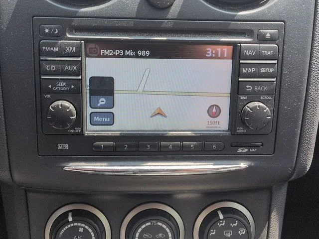 Used 2013 White Nissan SL image 17