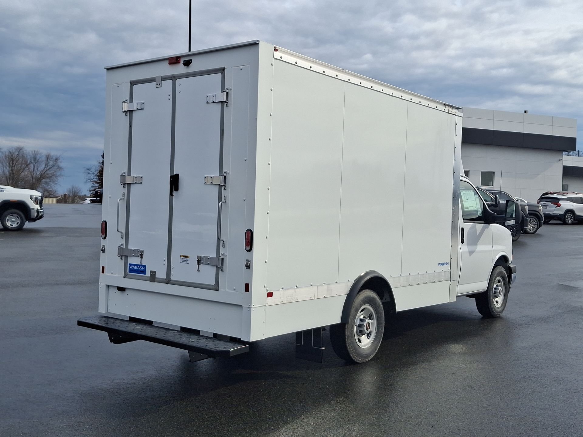 New 2025 Summit White GMC 1WT image 42