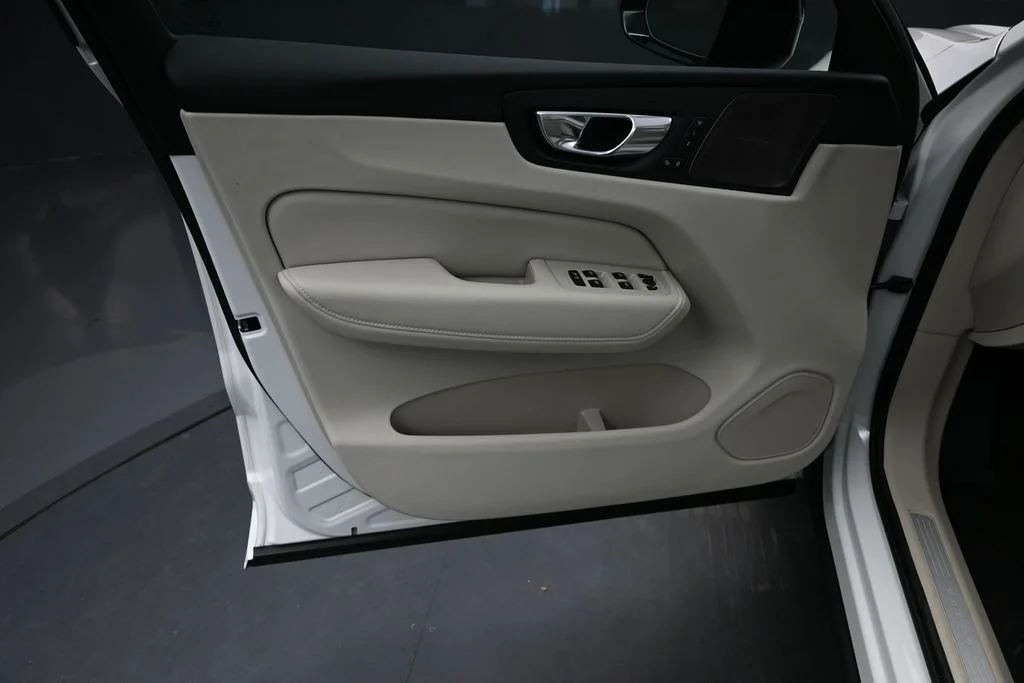 Used 2026 Crystal White Volvo Ultra image 9