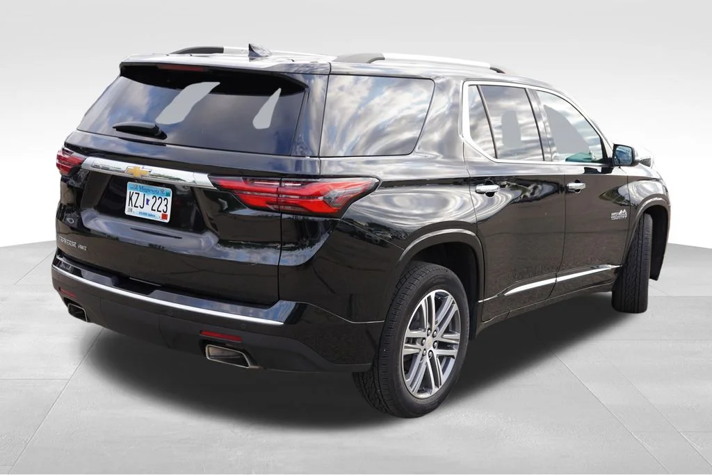 Used 2023 Mosaic Black Metallic Chevrolet High Country image 3