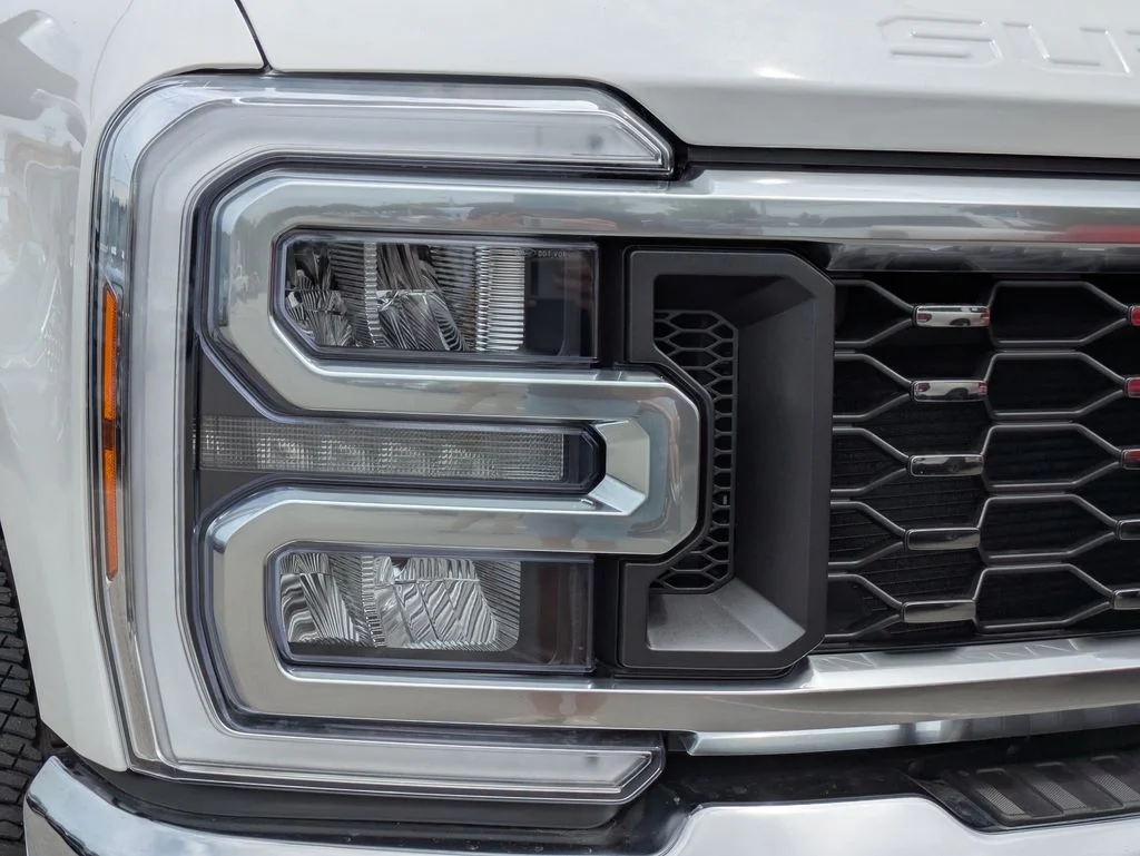 New 2026 Star White Metallic Tri-Coat Ford Lariat image 9