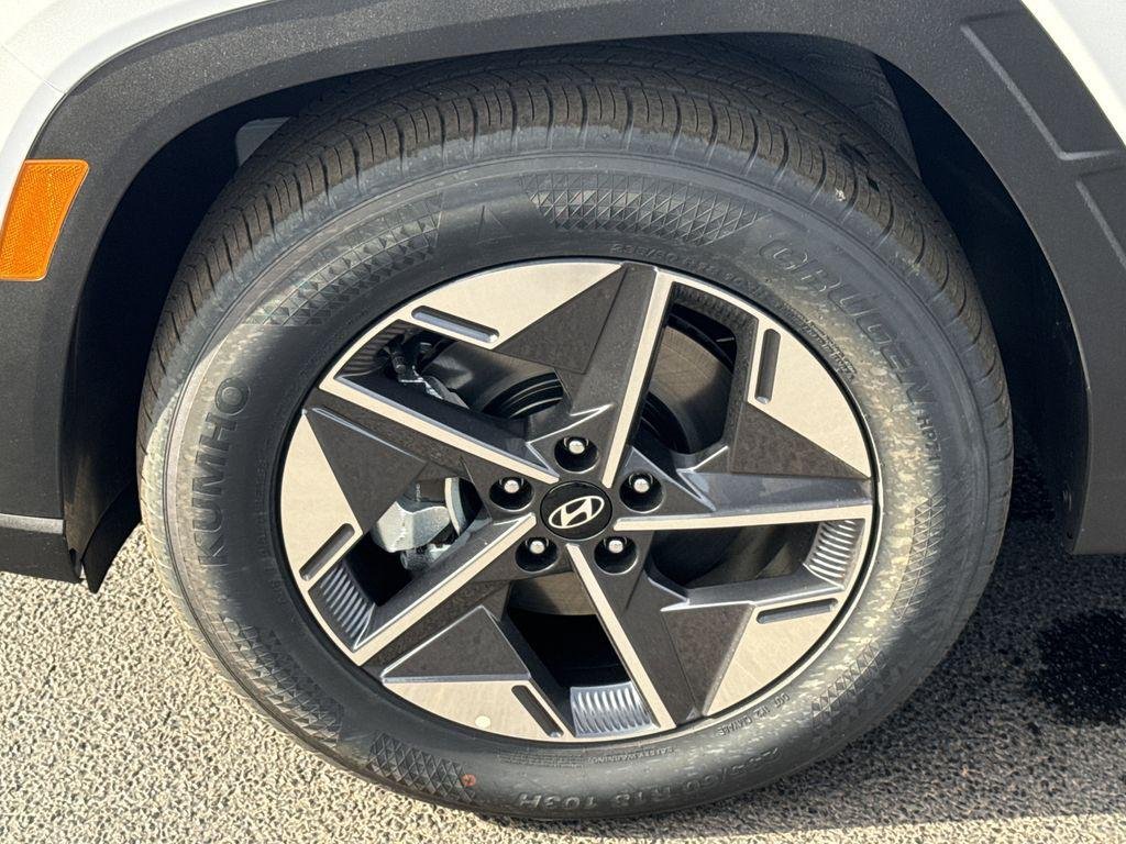 New 2026 White Hyundai SEL FWD image 10