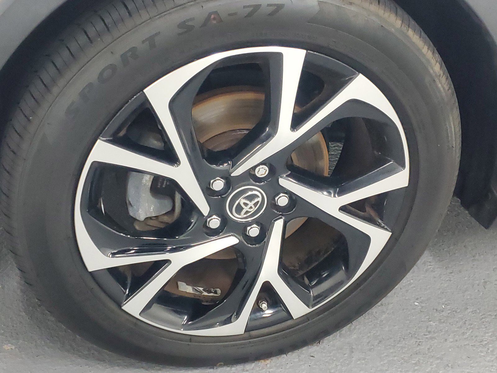 Used 2018 Blizzard Pearl Toyota XLE image 5