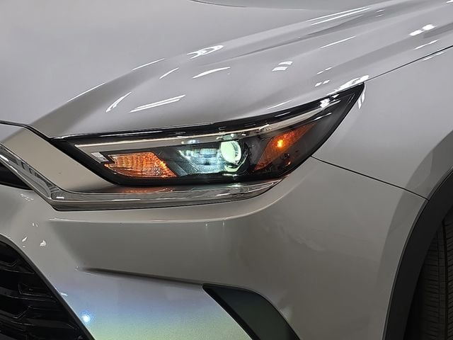 Certified Used 2025 Silver Toyota XLE image 27