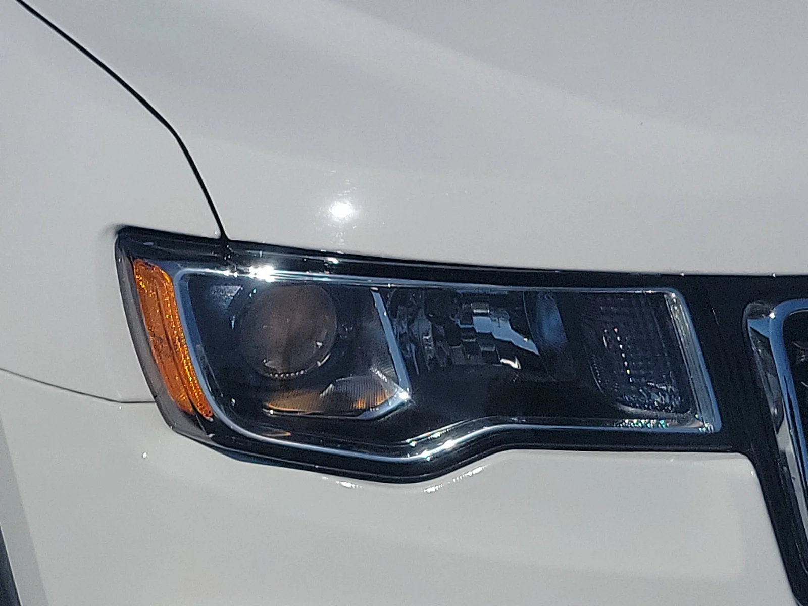 Used 2020 Bright White Clearcoat Jeep Limited image 9