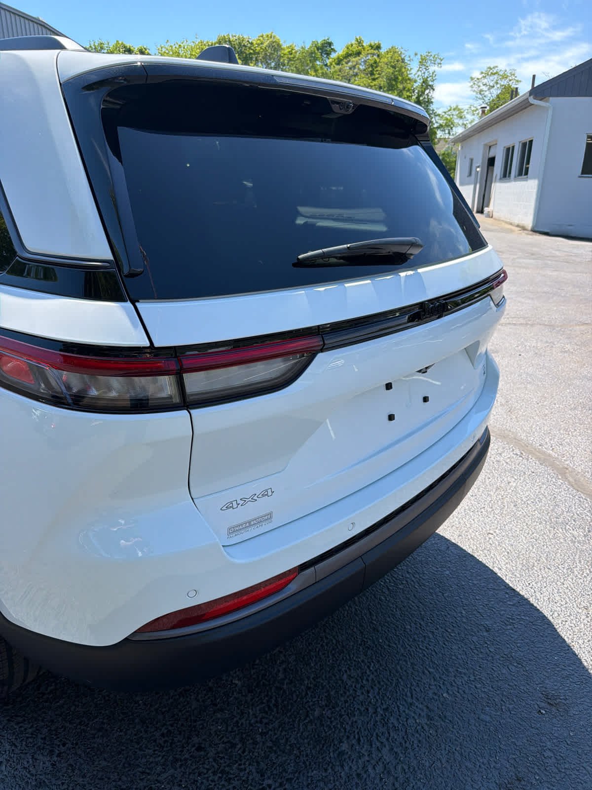 New 2026 Bright White Clear-Coat Exterior Paint Jeep 85th Anniversary Edition image 14