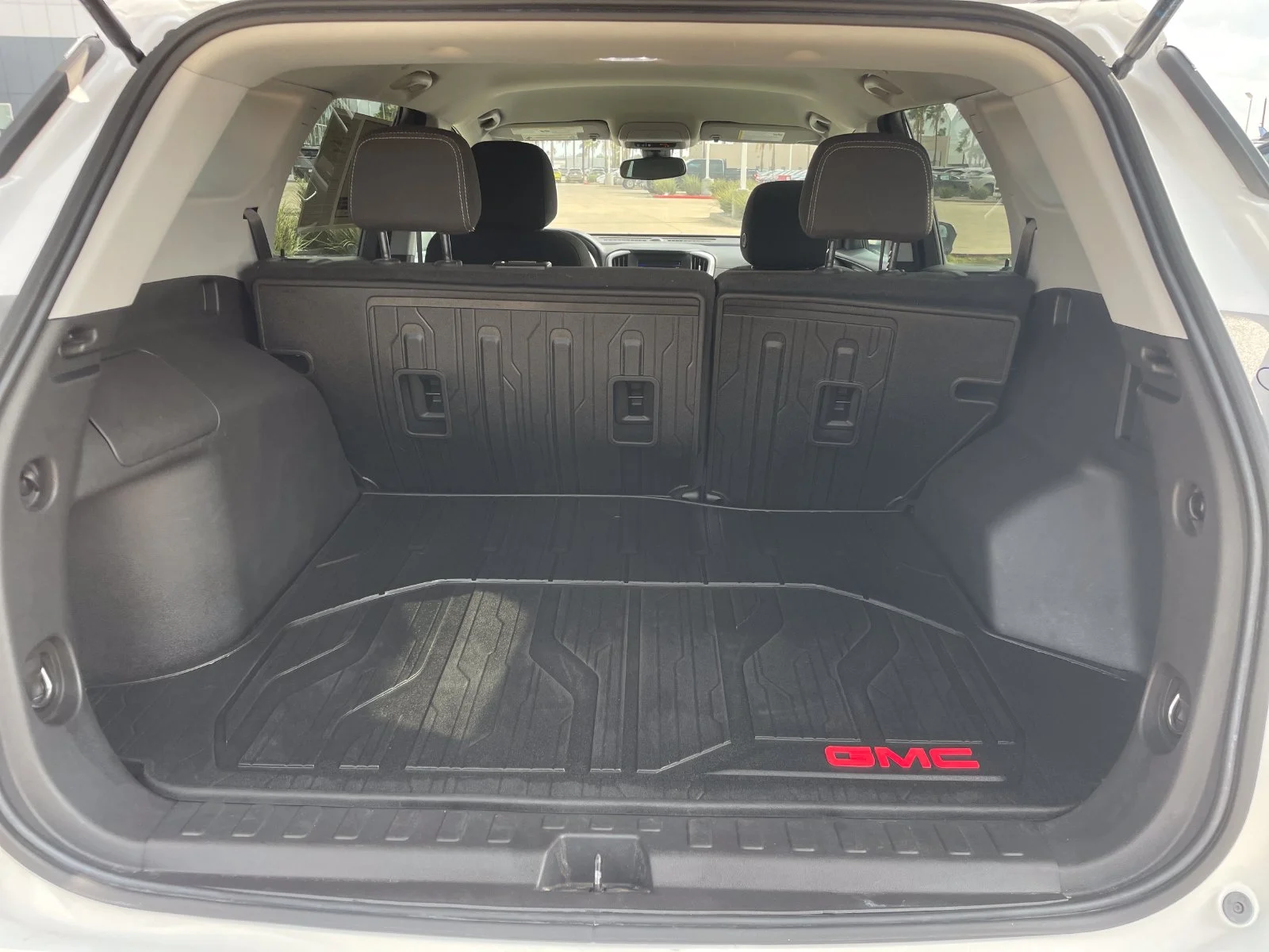 Used 2024 White GMC SLE image 26