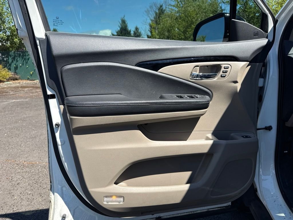 Used 2019 White Diamond Pearl Honda Elite image 19