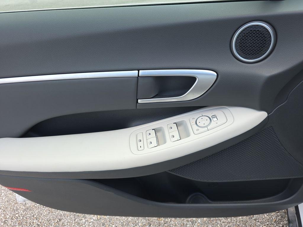 New 2026 Serenity White Hyundai SEL Sport image 17