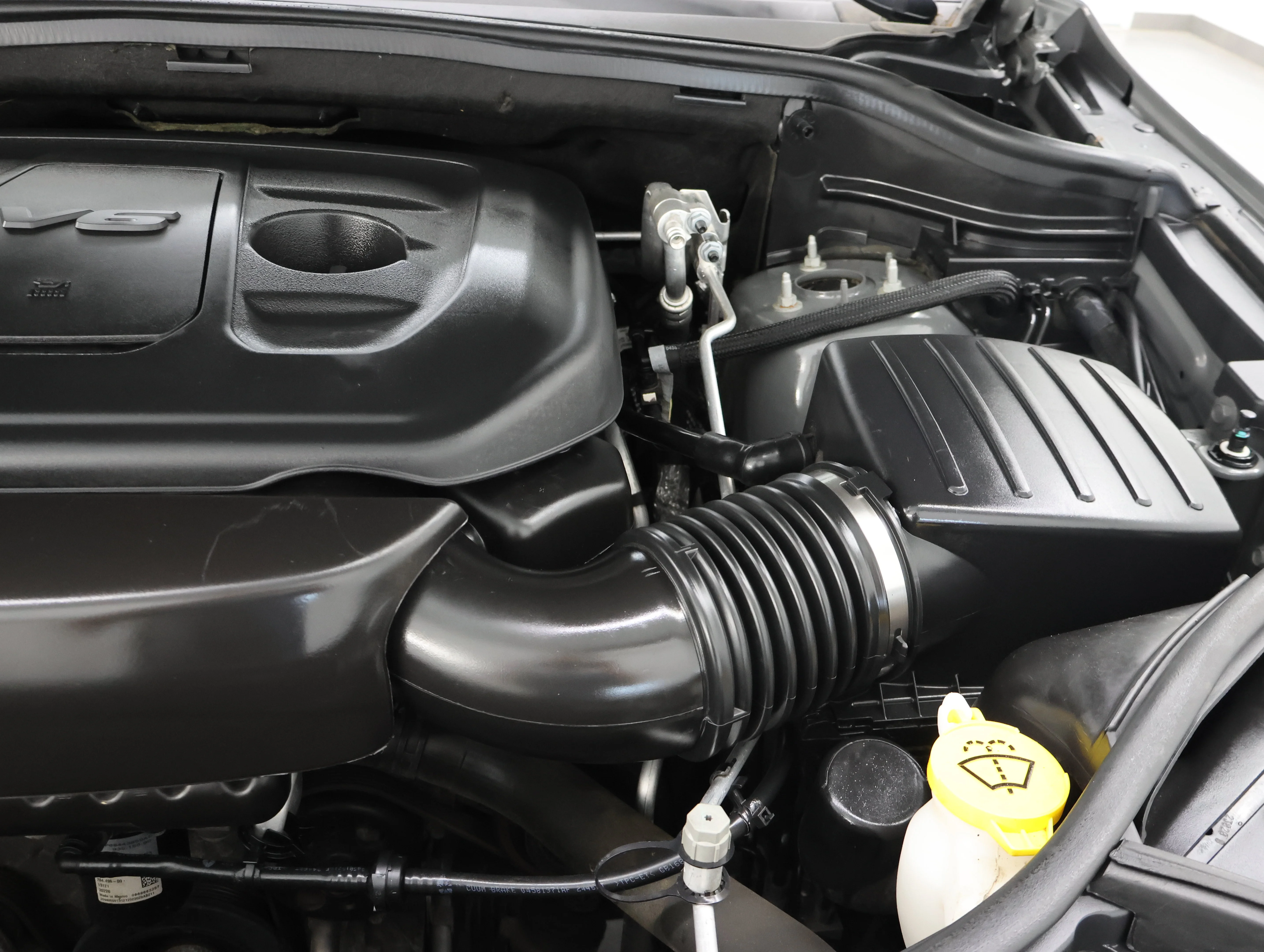 Used 2020 Sting-Gray Clearcoat Jeep Altitude image 17