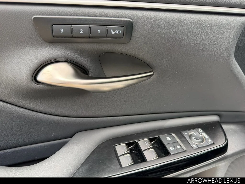 Used 2025 Silver Lexus 300h image 24
