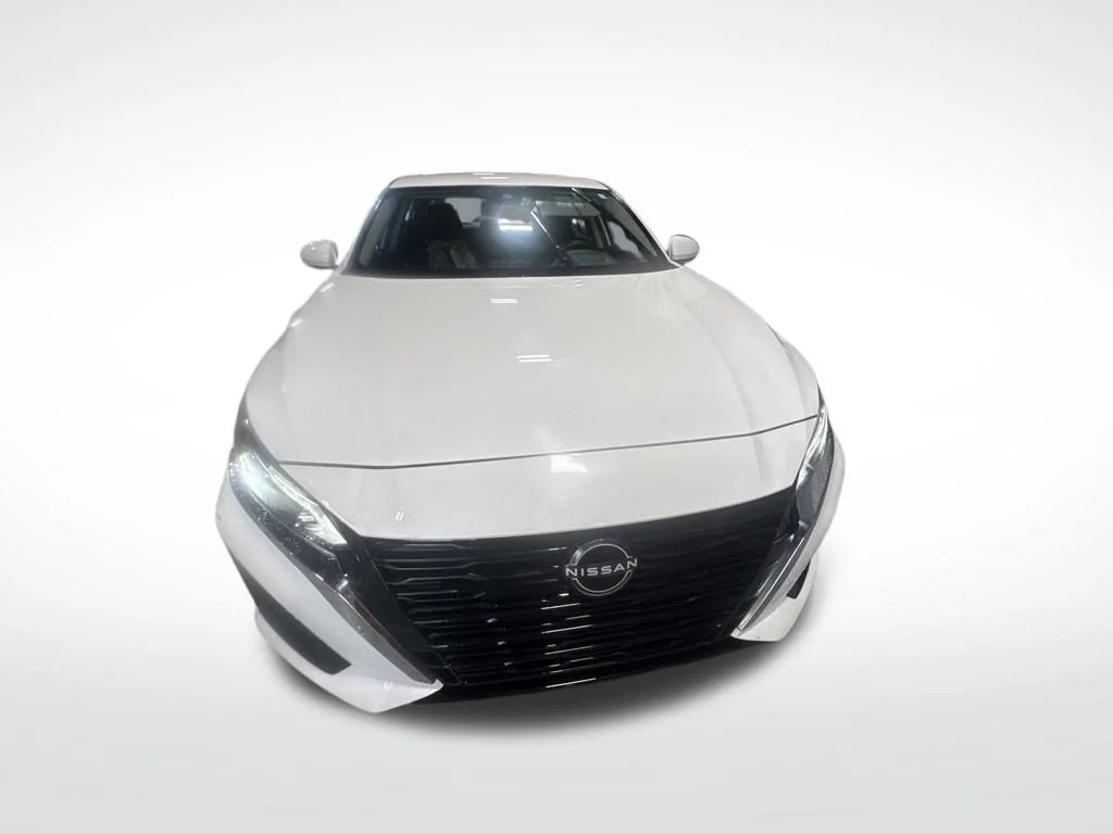 Used 2023 White Nissan 2.5 S image 2