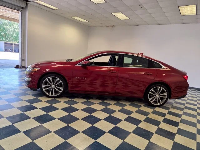 Used 2023 RADIANT RED TINTCOAT Chevrolet LT image 4