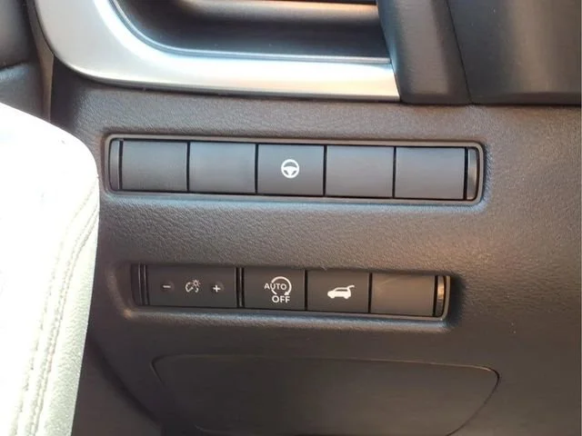 Used 2024  Nissan SV image 15