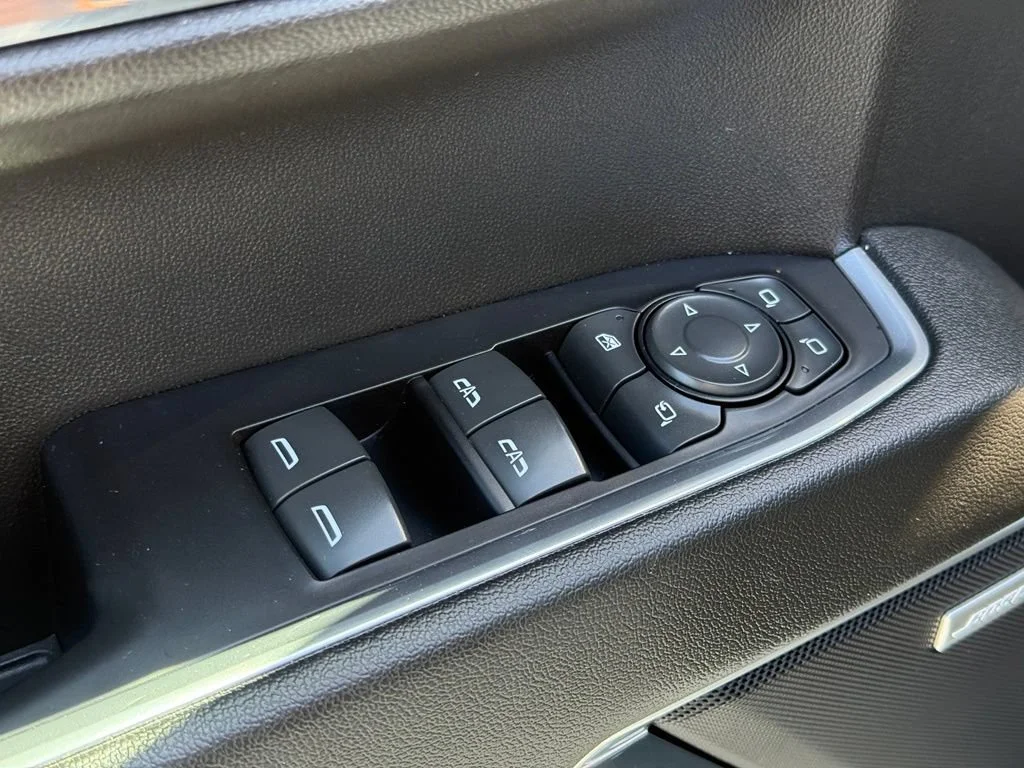 Used 2022 Summit White Chevrolet LTZ image 33