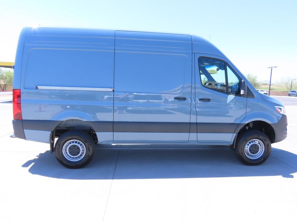 New 2026  Mercedes-Benz Cargo 144 WB image 4