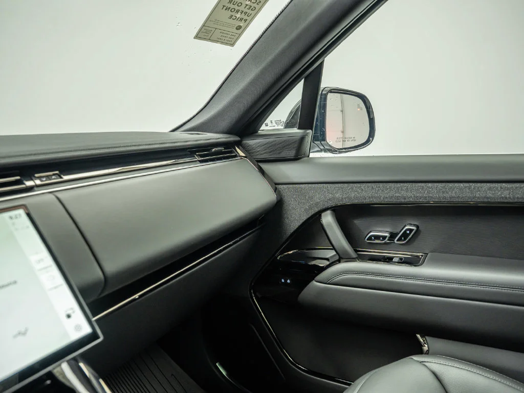 New 2026 Fuji White Land Rover Dynamic SE image 25