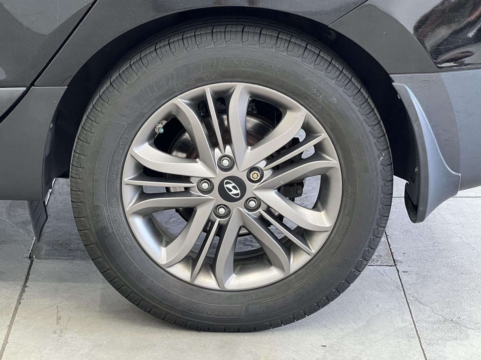 Used 2014 Ash Black Hyundai SE image 12